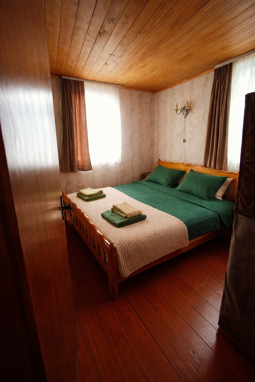 VL Guest House spacious guest room — comfortable accommodation in Lori Province